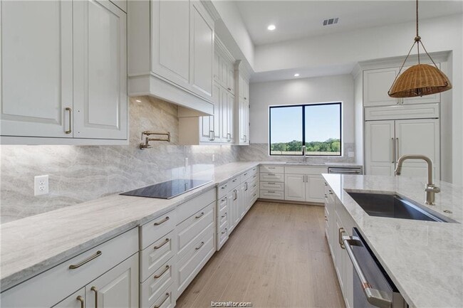 Building Photo - 4558 Hicks Ln