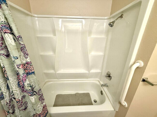 Building Photo - Beautiful Furnished 2 Bed / 2 Bath Condo in Laguna Nueva – Colorado River Living! 1-3 Month Term