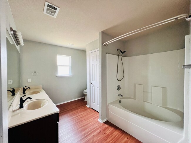 Building Photo - Trimmier Estates Beauty!