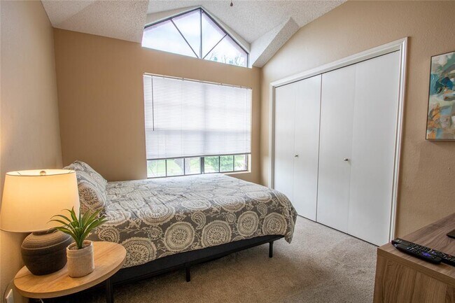 Building Photo - 2108 Warfield Way