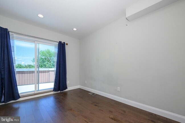 Building Photo - 1439 N Newkirk St
