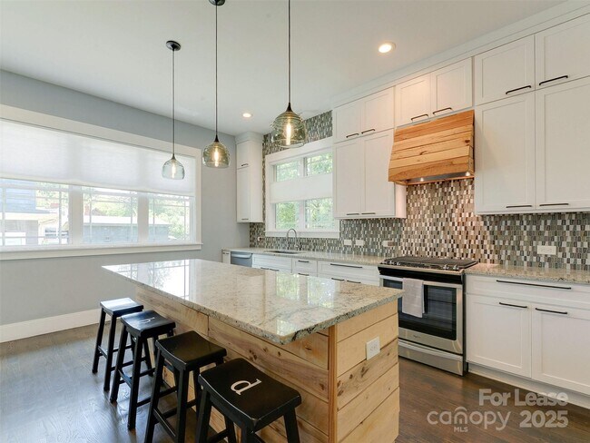 Building Photo - 3024 Yadkin Ave