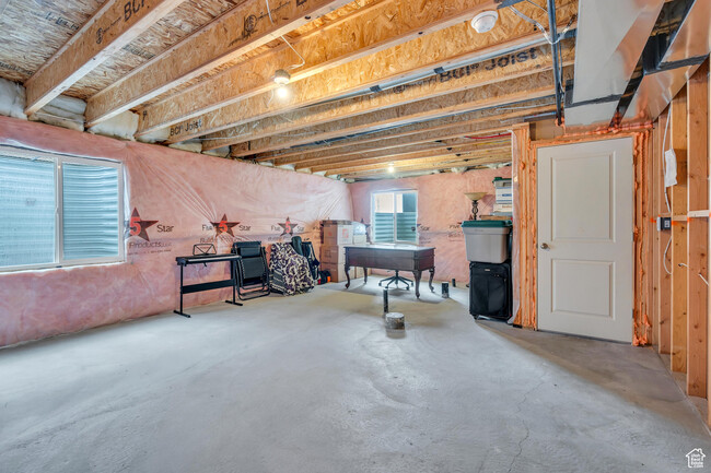 Building Photo - 623 S Raintree Ln