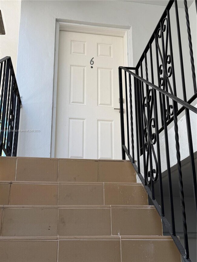 Building Photo - 629 SW 10th St