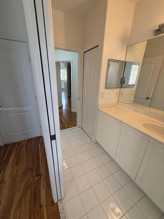 Building Photo - 5543 NW 112th Pl