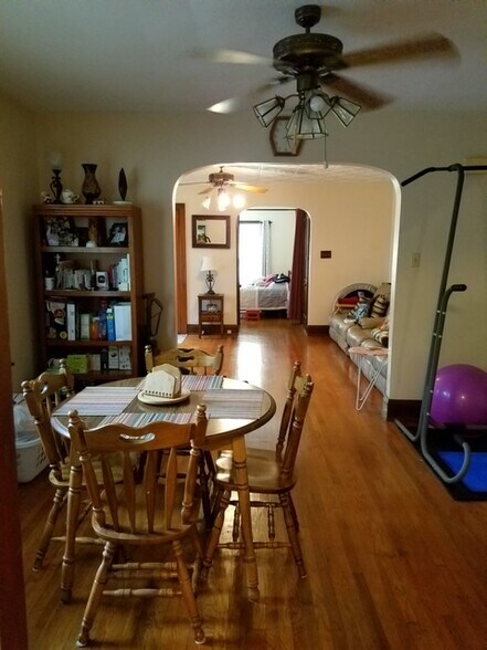 Building Photo - 742 S Fort Thomas Ave