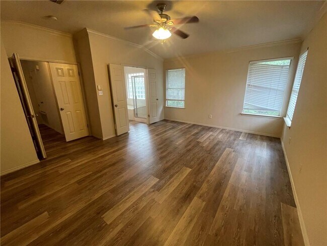 Building Photo - 613 Stallion Dr