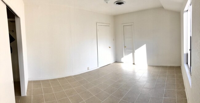 Building Photo - 578 Fern Ave