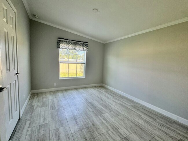 Building Photo - 10792 SW 32nd Ave