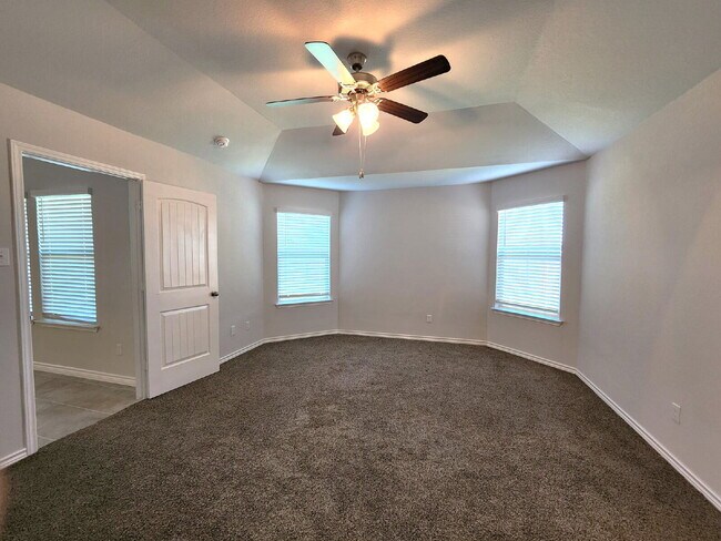 Building Photo - "Bright and Beautiful 3-Bedroom 2-Bath Hom...