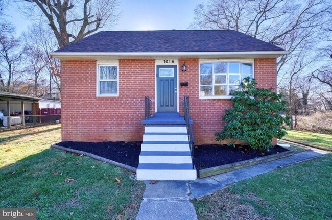 Building Photo - 701 Platinum Ave