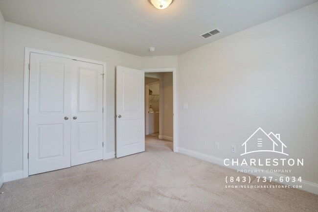 Building Photo - 7824 Montview Rd