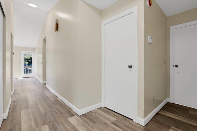 Building Photo - 5541 Mid Day Dr