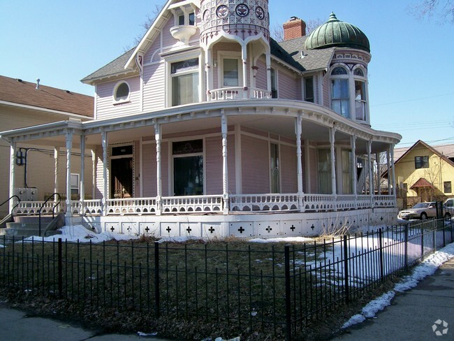 Building Photo - 2500 Portland Ave