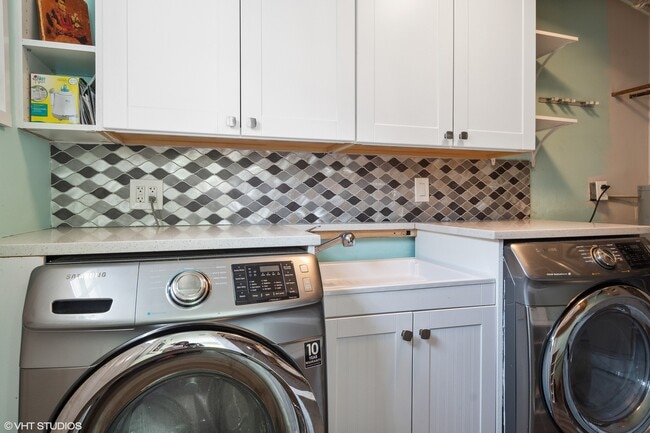 Building Photo - 2124 Seward St