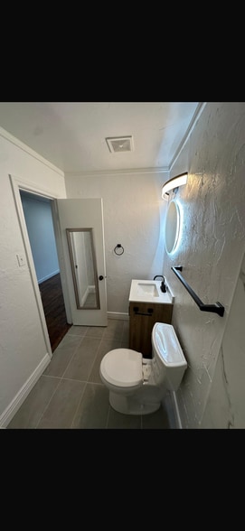 Restroom - 4717 Worth St