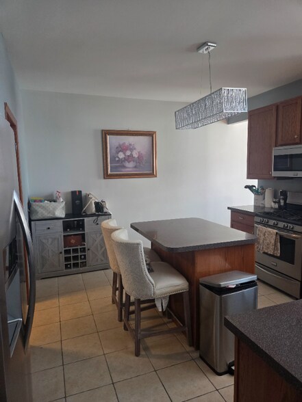 Building Photo - 1609 Grove Ct