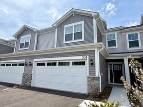 Building Photo - 331 Red Oak Cir