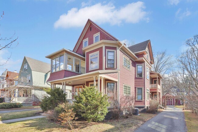 Building Photo - 65 Firglade Ave