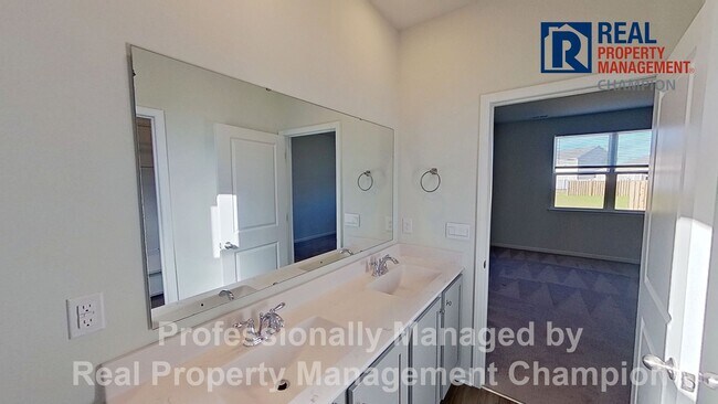 Building Photo - Beautiful 3 BD/2 BA Home in Riverside