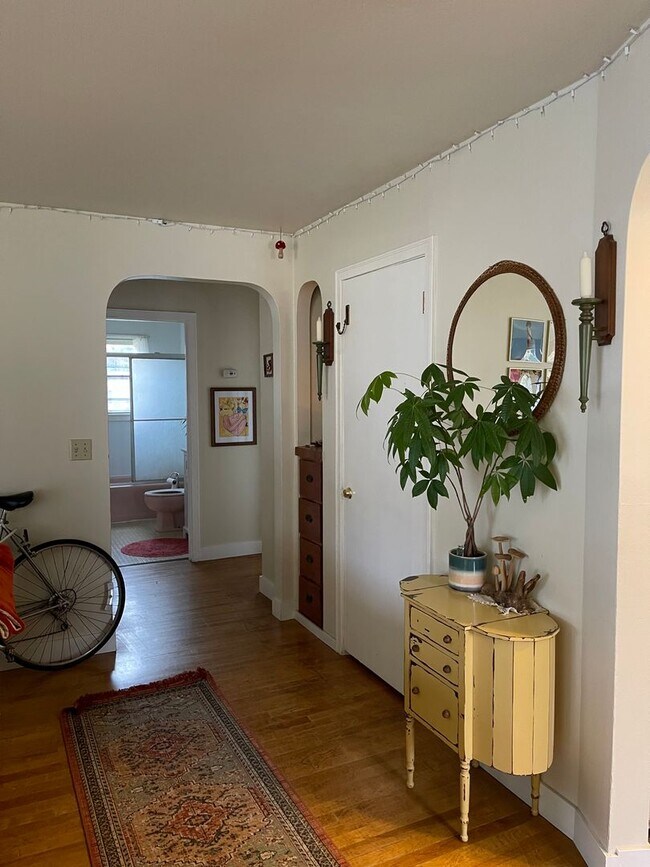 Building Photo - 123 Livingston St