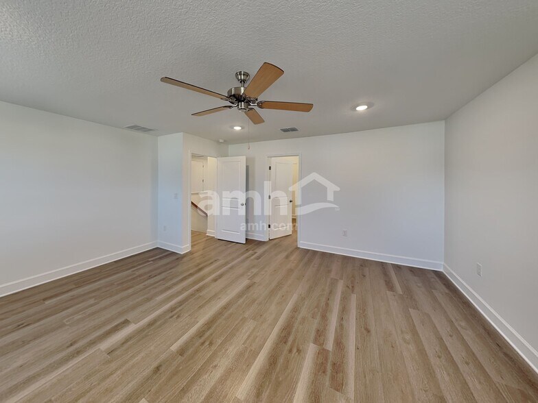 Building Photo - 3012 20th Ave W