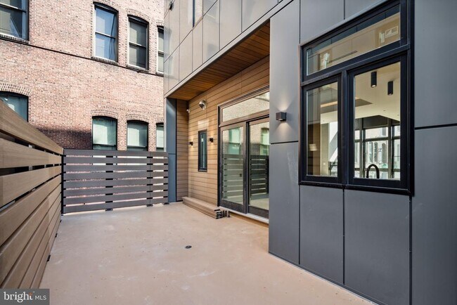 Building Photo - 110 S Bonsall St