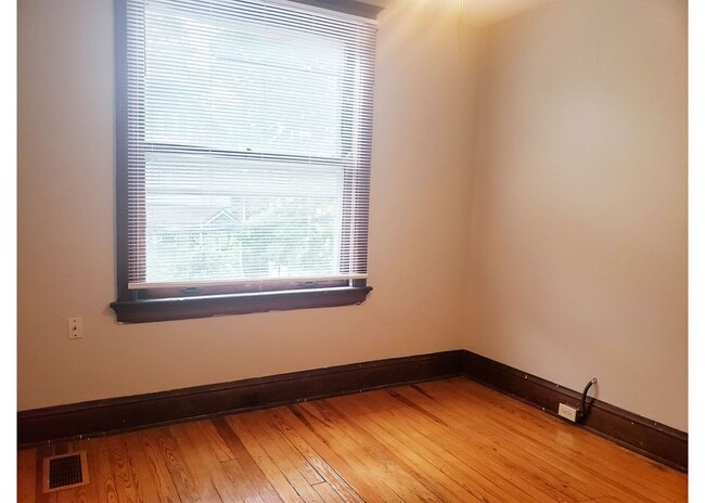 Building Photo - 3204 Bishop St