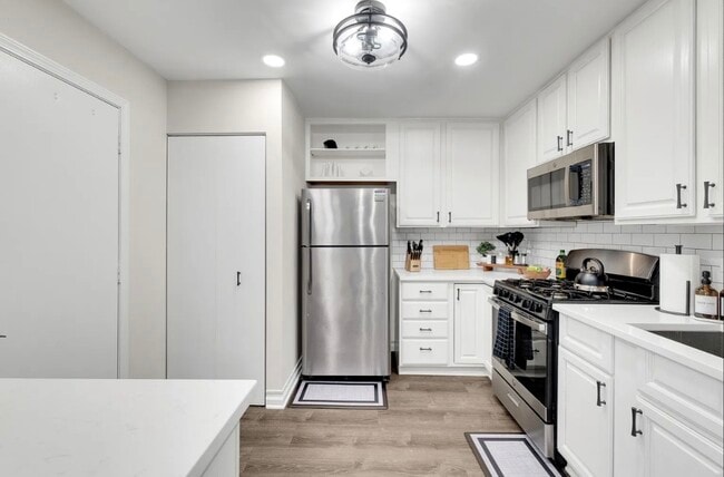 Building Photo - 379 Sandhurst Cir