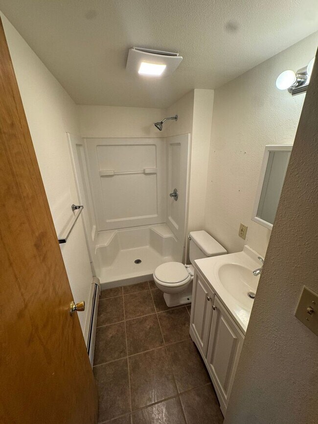 Building Photo - 4 Bedroom - 3 Bathroom just outside of town!