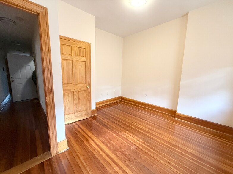 Building Photo - 149 Hillside St