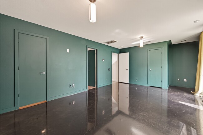 Building Photo - 405 Meadow St