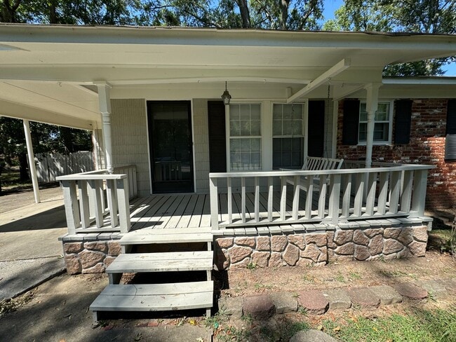 Building Photo - 2/2 Charming House in Garden Lakes $1,295