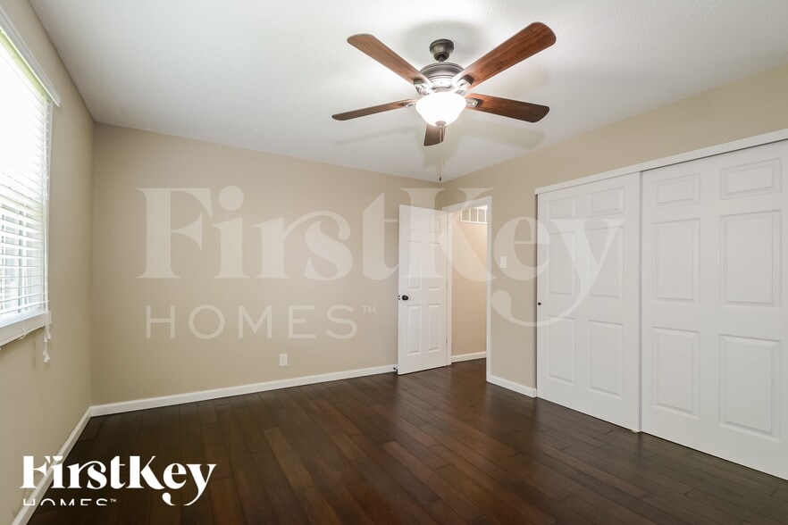 Building Photo - 3 Oak Point Ct