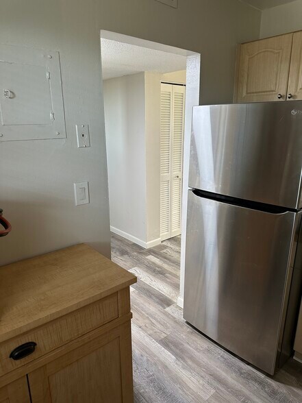 Kitchen - 220 SW 9th Ave