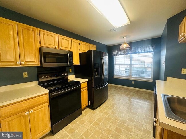 Building Photo - 141 Oriole Ct