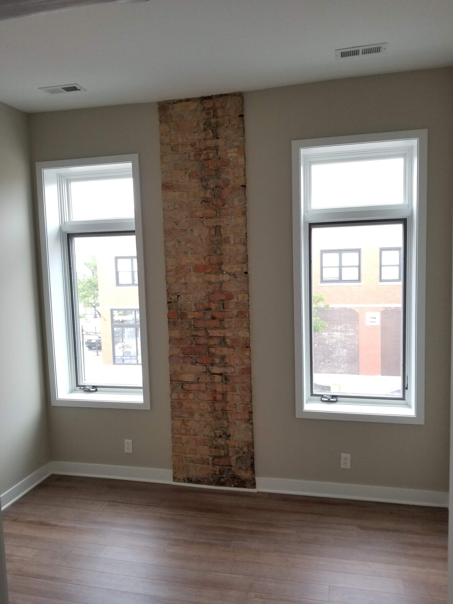 Building Photo - 1548 119th St