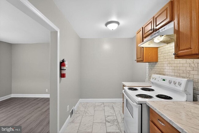 Building Photo - 1001 Burnside Rd