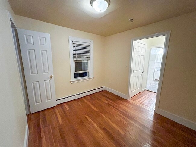 Building Photo - 1911 River St