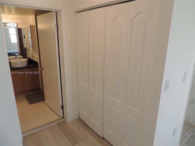 Building Photo - 4864 NW 97th Ct