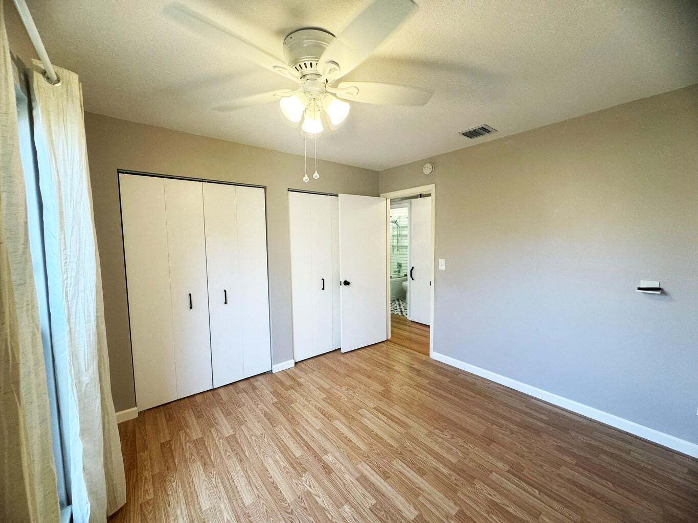 Building Photo - 321 Sandtree Dr