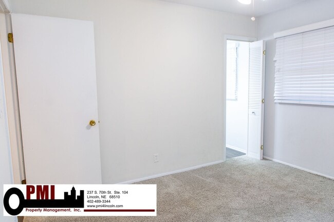 Building Photo - 8030 N Hazelwood Dr