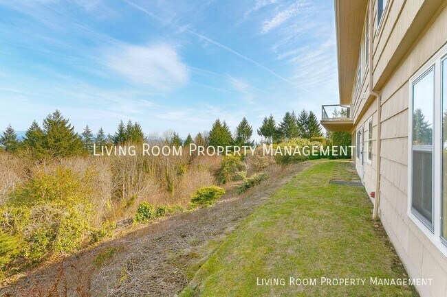 Building Photo - 4404 SW Council Crest Dr