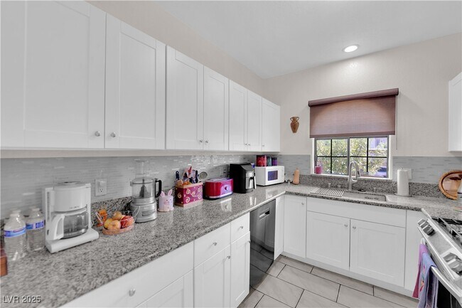 Building Photo - 1419 Santa Margarita St