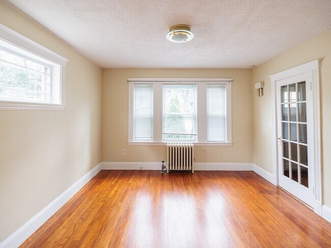 Building Photo - 327 Cypress St