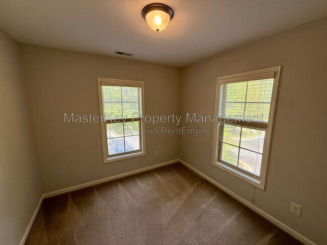 Building Photo - 533 Matheson Place