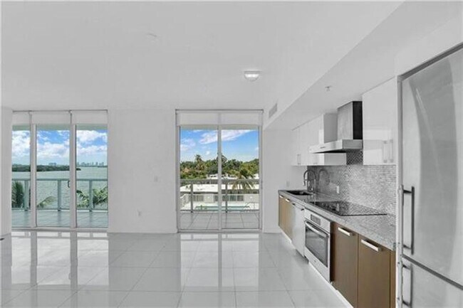 Building Photo - 720 NE 62nd St