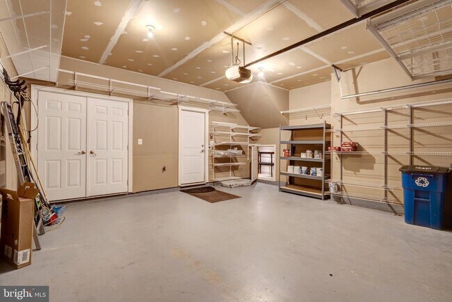 Building Photo - 6830 Hartzell Hill Ln