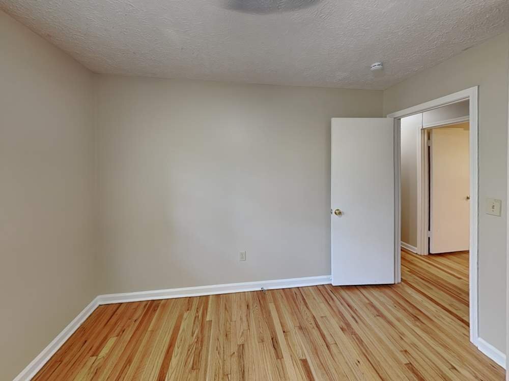 Building Photo - 5676 Crestwood Dr SW