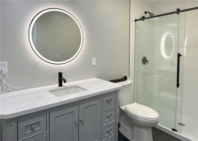 Building Photo - 422 Walnut St